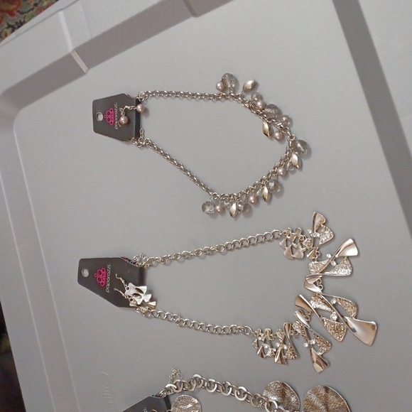 4 Paparazzi necklaces and 4 earrings - Picture 3 of 3